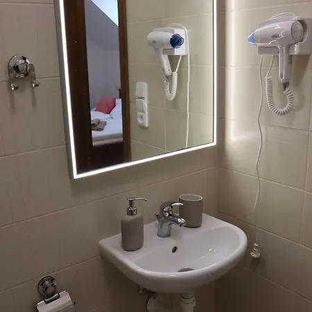 Florian ゲストハウス 3*