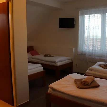 Florian ゲストハウス 3*